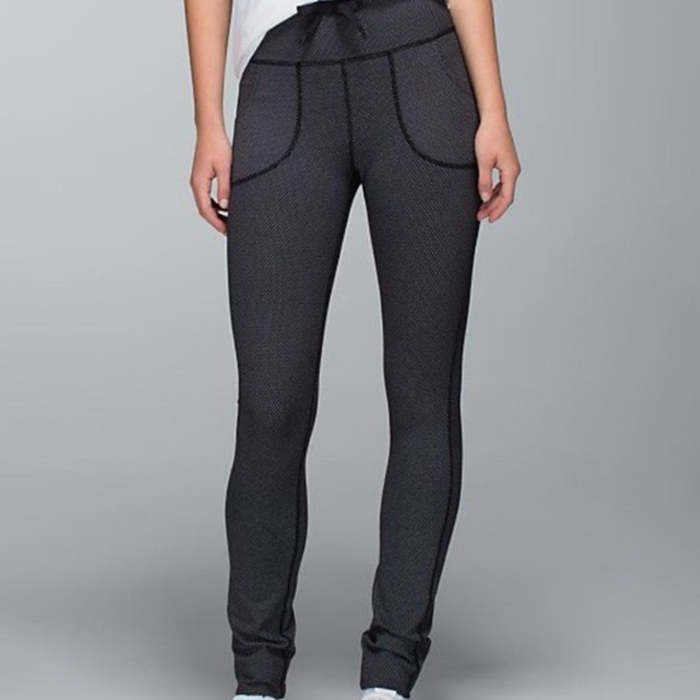 Lululemon| straight-leg leggings | pockets | SZ 6